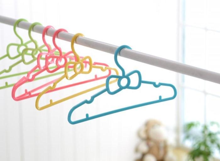 Bow-Knot Plastic Hanger for Babies and Kids Clothes (0-4 years, 10 pieces per pack) - Image 4